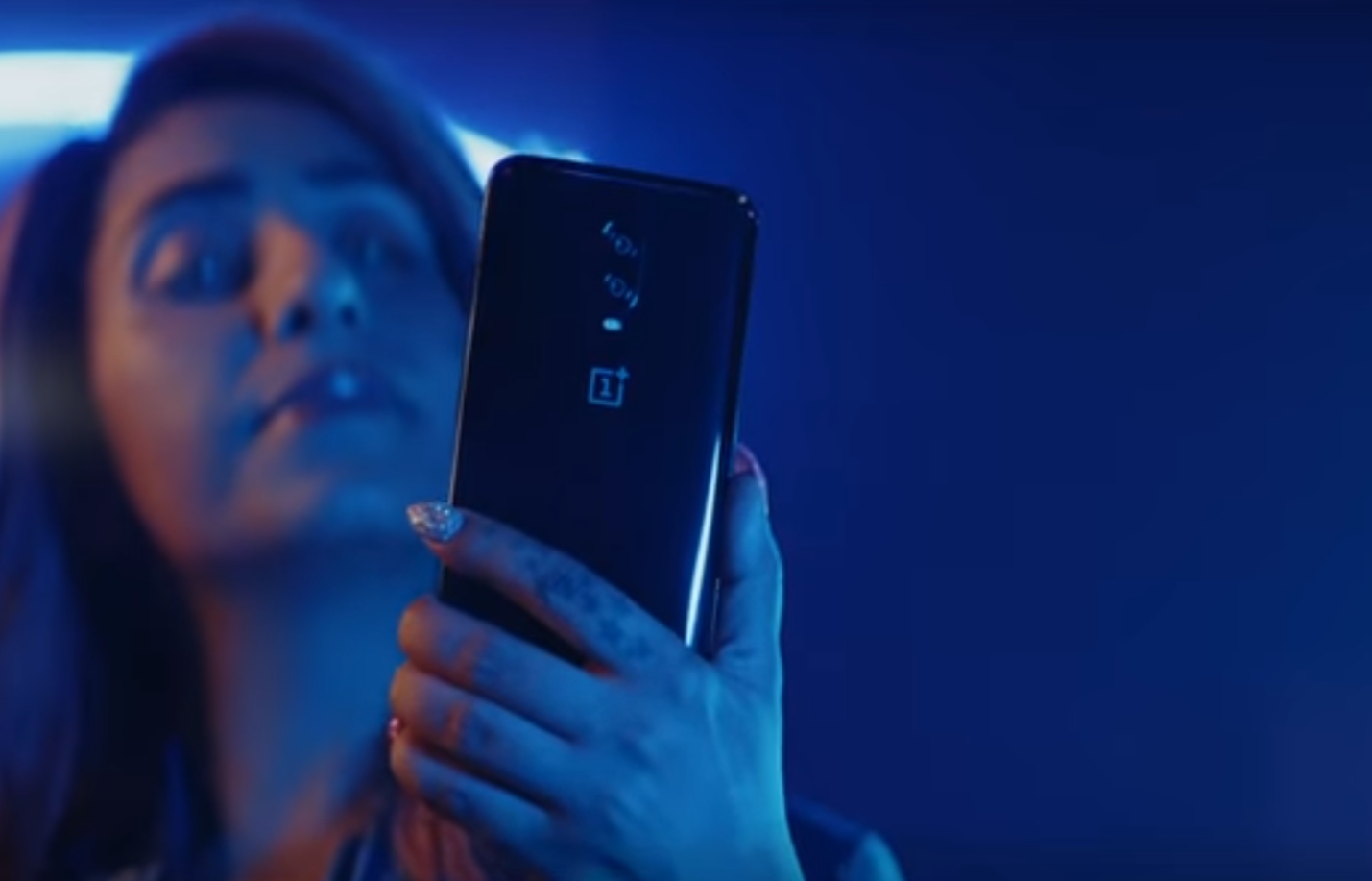 OnePlus 7 Upptäckt i en video; Att ha 3X zoom, popup-Selfie-kamera och A + -skärm 4