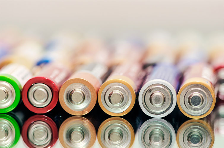 Conheça as Regras e Regulamentos de Viagem com Baterias - Baterias Alcalinas