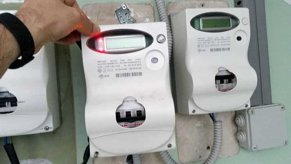 Medidores modificados para não pagar contas de eletricidade e gás