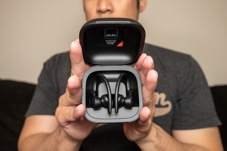 Apple promove os fones de ouvido Powerbeats Pro em um novo anúncio