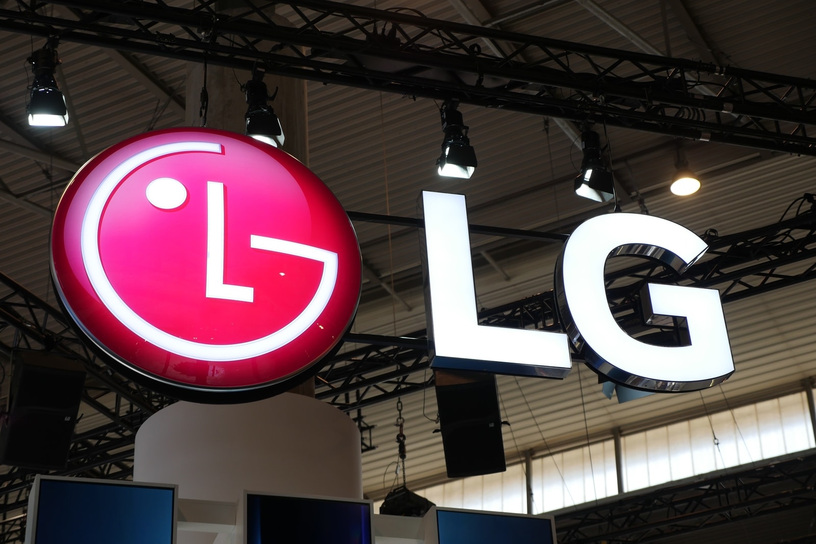LG cria novo tablet com design atualizado, processador de 2016