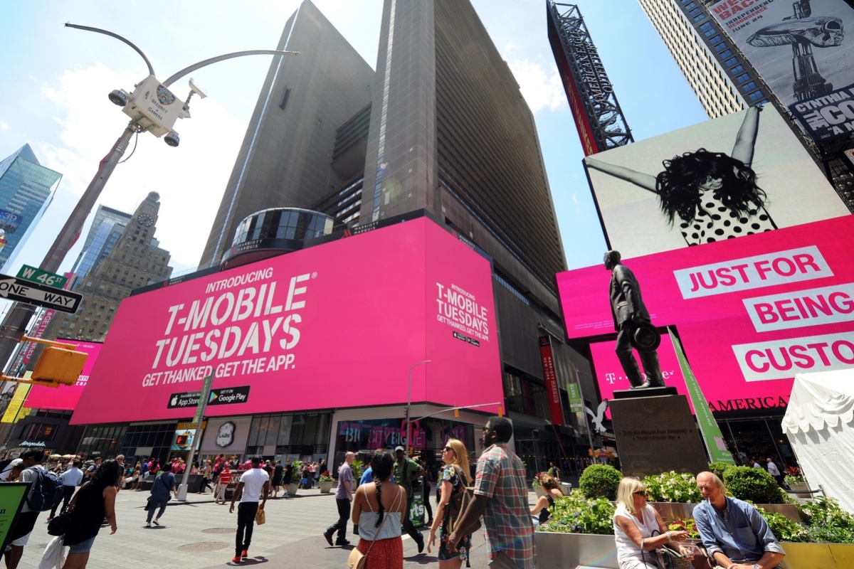 O louco e popular programa T-Mobile Terça-feira está se expandindo oficialmente para os clientes da Sprint