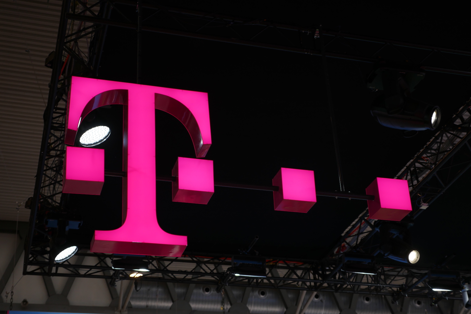 Os dados pessoais dos clientes pré-pagos da T-Mobile foram comprometidos